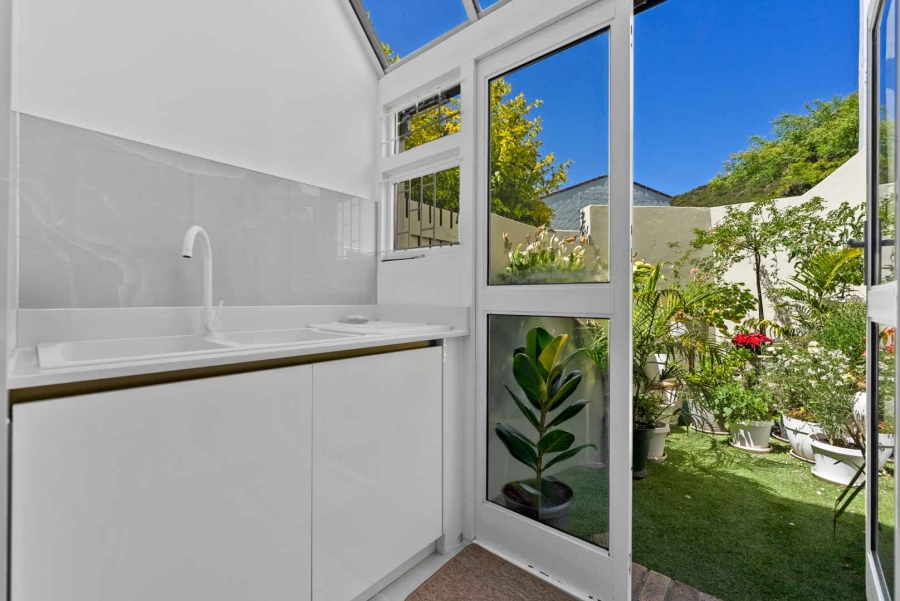 3 Bedroom Property for Sale in Camps Bay Western Cape